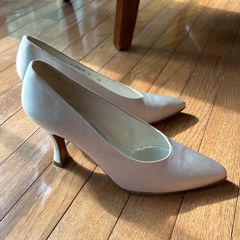 Stuart Weitzman Oslorraine Heels - White Satin